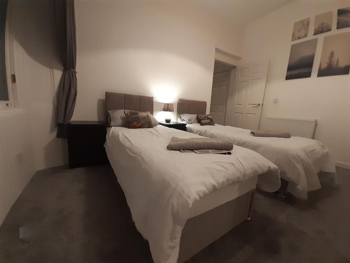 Carvetii - Edward House A - 2 Dbl Bed 1St Floor Flat Διαμέρισμα Ντανφέρμλιν Εξωτερικό φωτογραφία